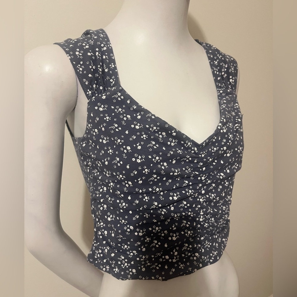 Hollister Navy Floral Crop Top - Picture 3 of 11
